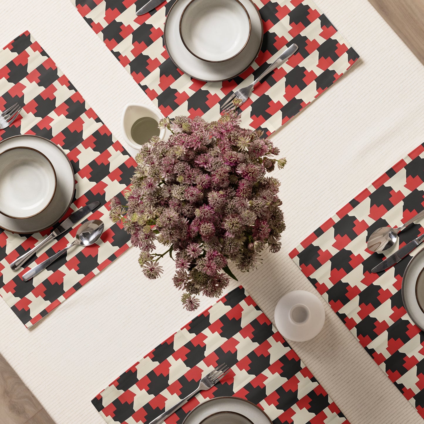 Placemat Set In French Inspired Pied-de-poule pattern