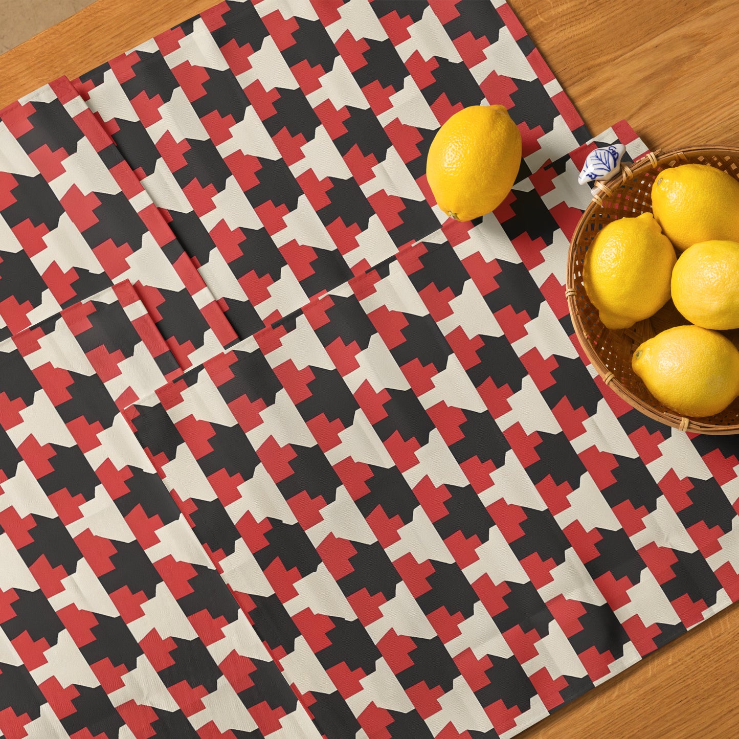 Placemat Set In French Inspired Pied-de-poule pattern