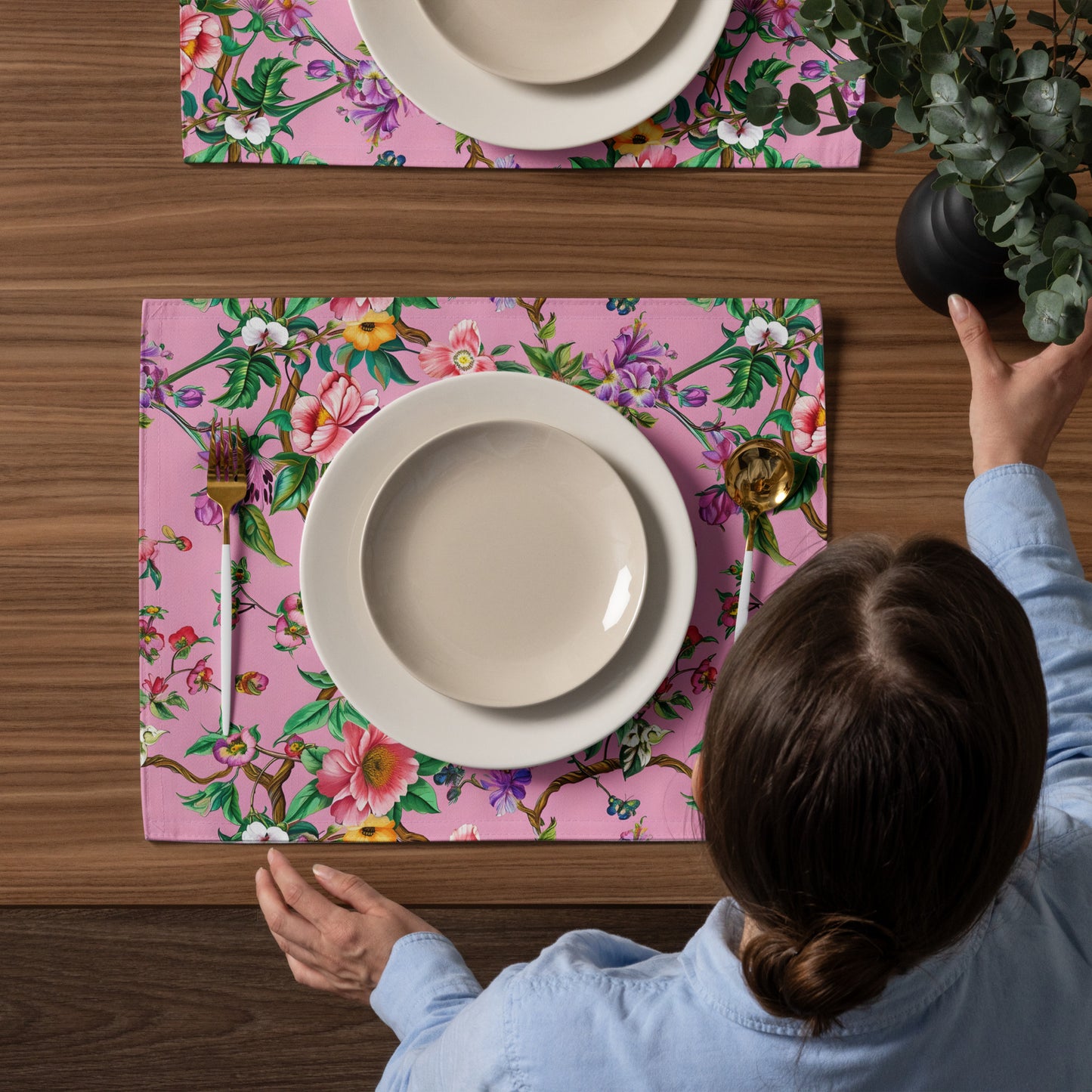 Placemat Set  In Floral Pattern