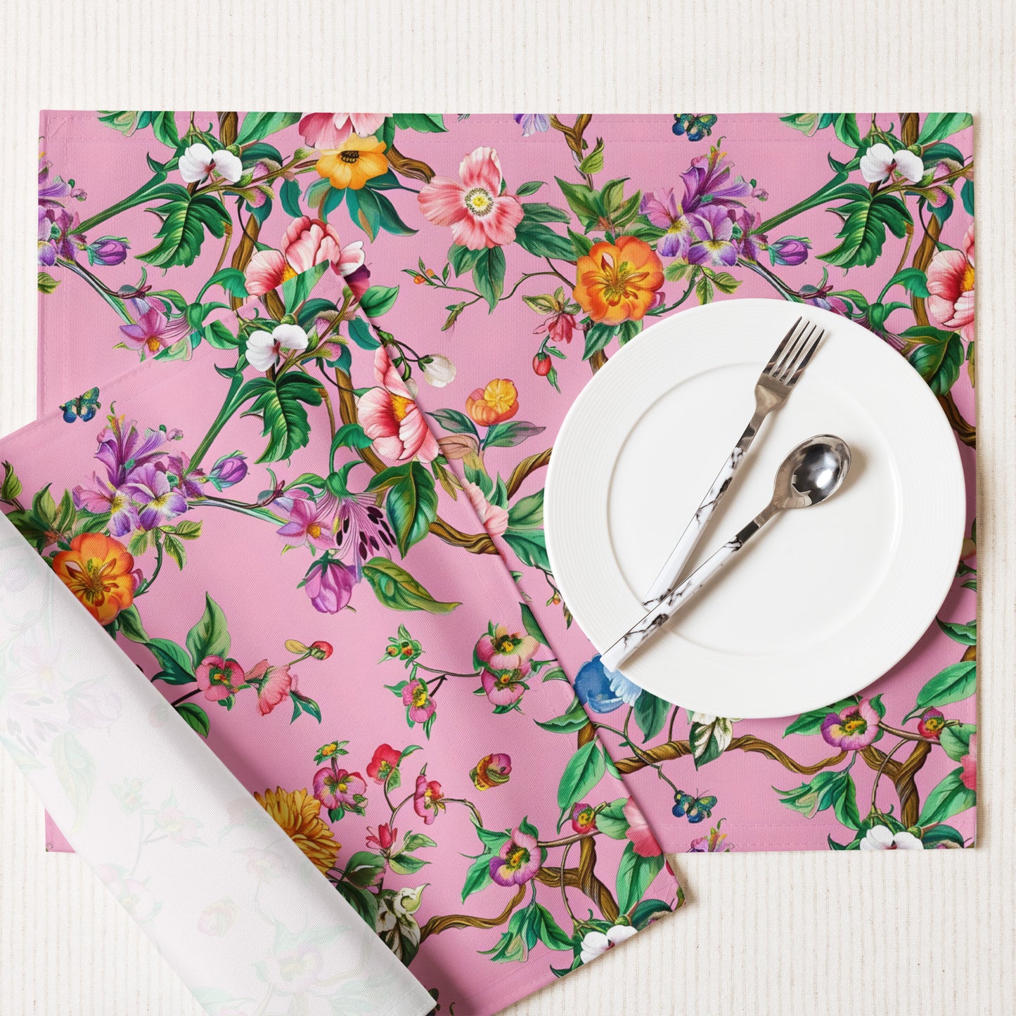 Placemat Set  In Floral Pattern